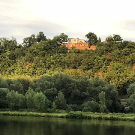 Prázdninový dům - A - Vyhlídka Nad řekou