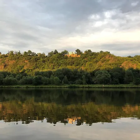 Prázdninový dům - A - Vyhlídka Nad řekou Zdiby
